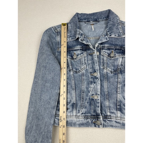 Free People Women's X-Small Distressed Trucker Jean Jacket Button Distressed - Picture 2 of 8